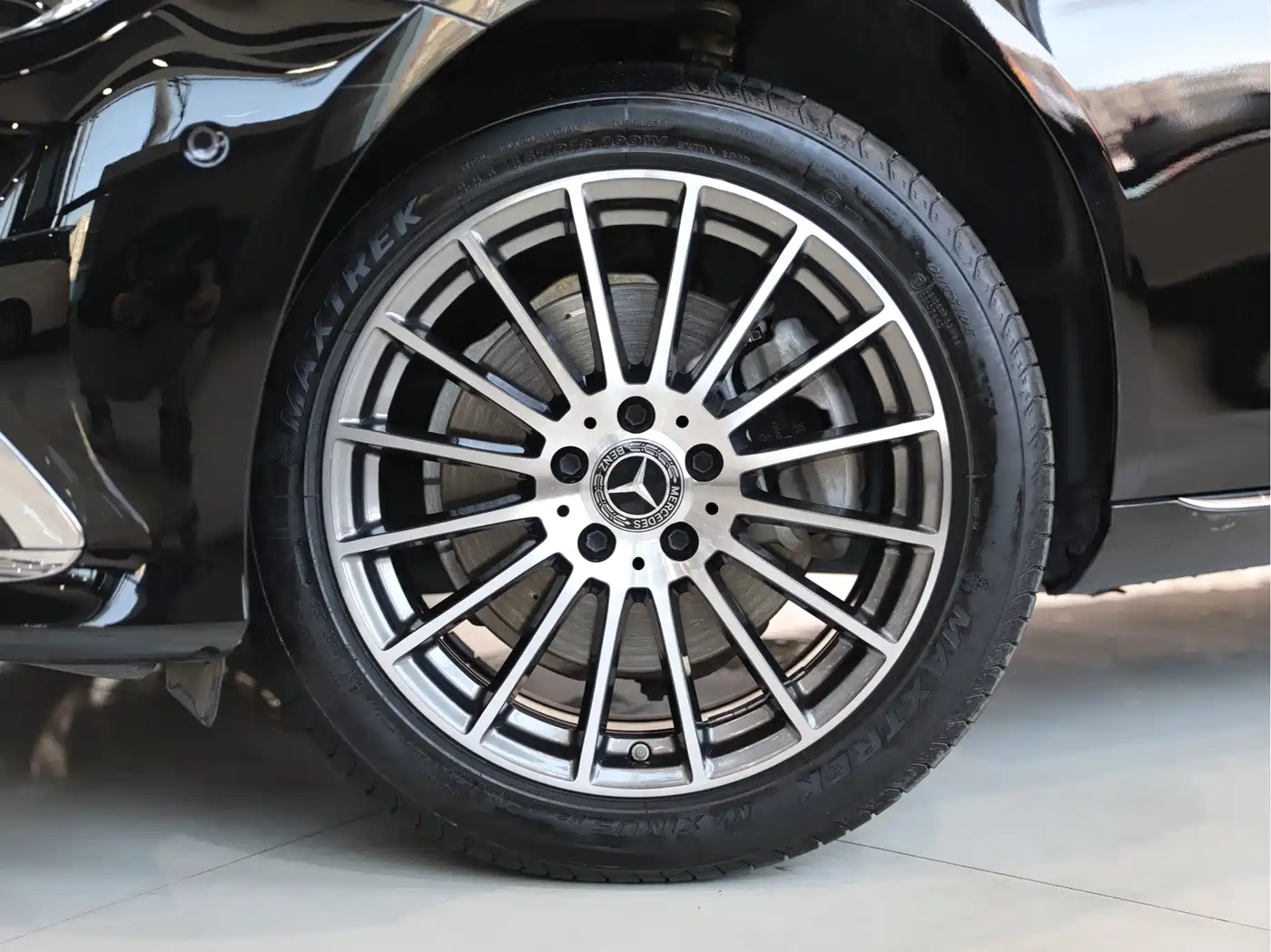 Mercedes-Benz E-Class 2023 E 260 L 4MATIC фото 4