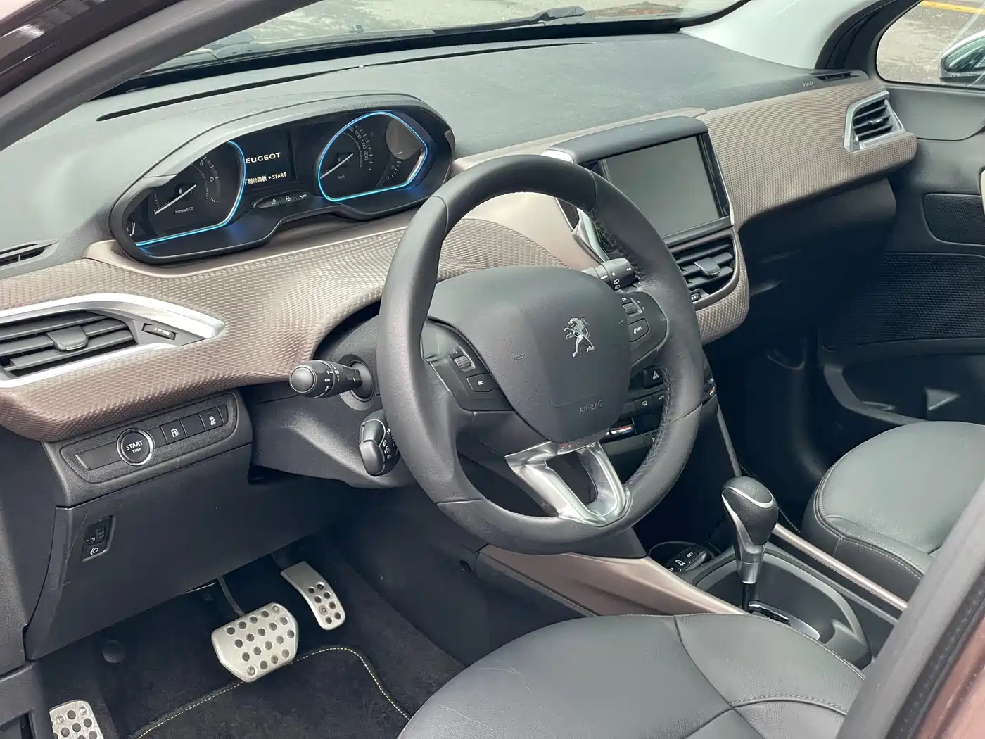 Peugeot 2008 2014 1.6L Automatic Navigation Edition фото 10