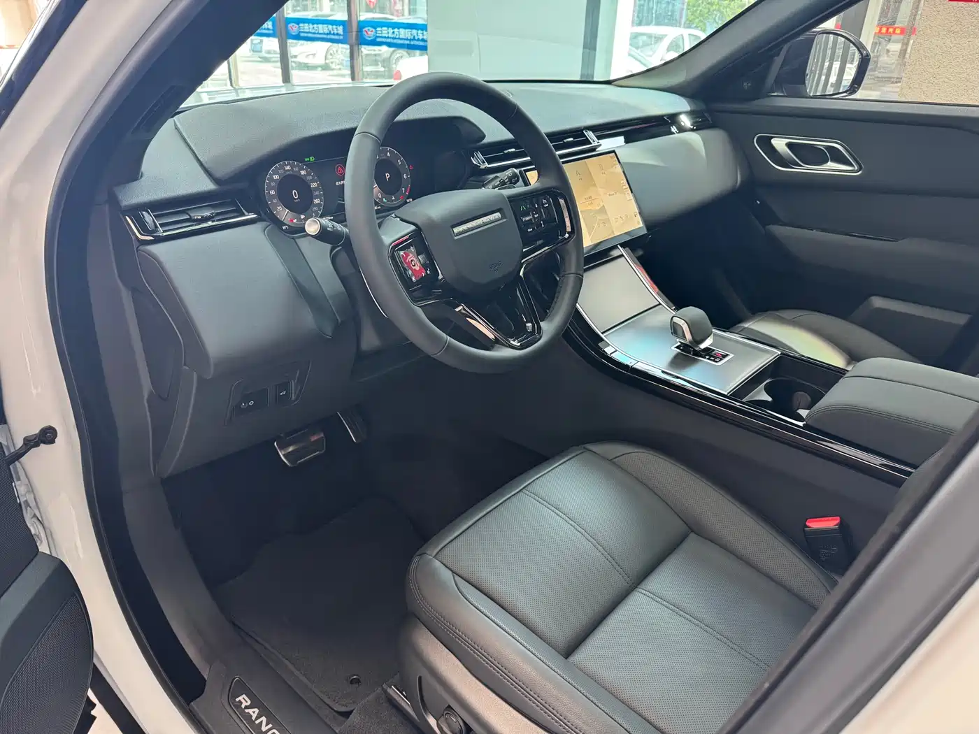 Land Rover Range Rover Velar 2024 Dynamic SE фото 6