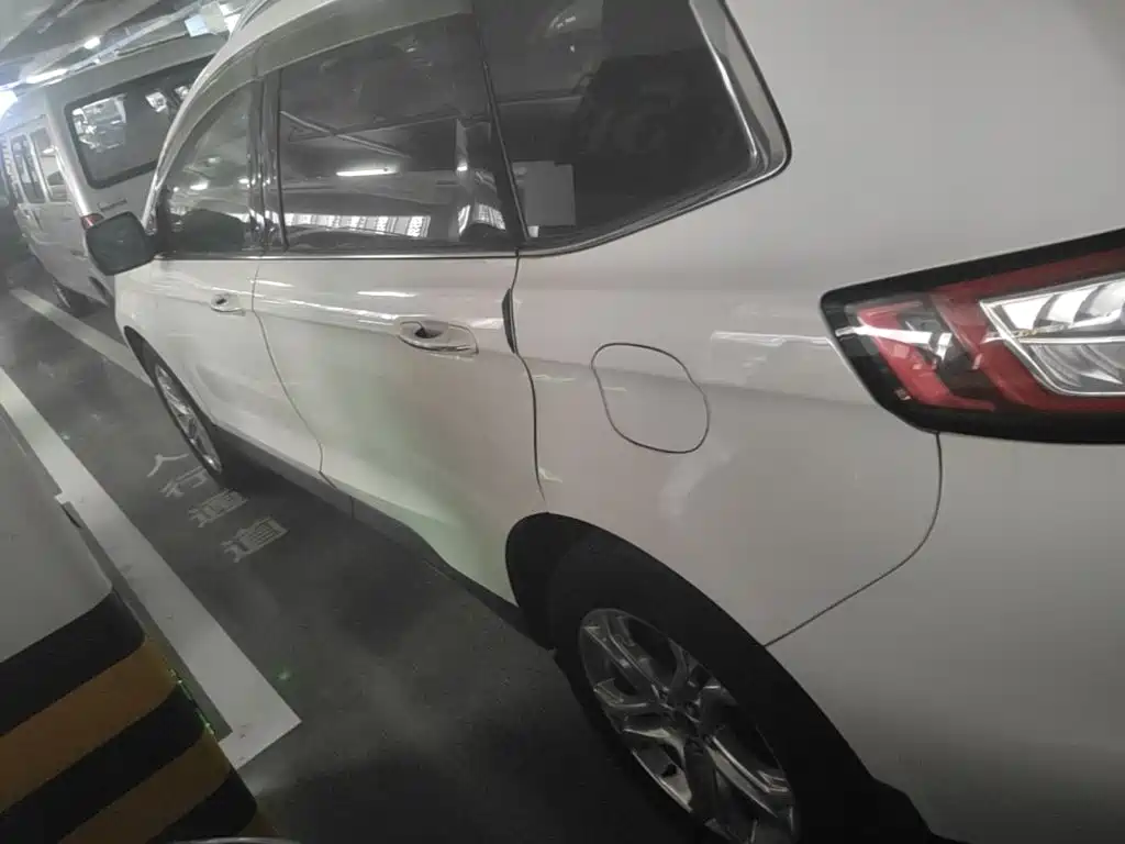 Фото 25 - Ford Edge