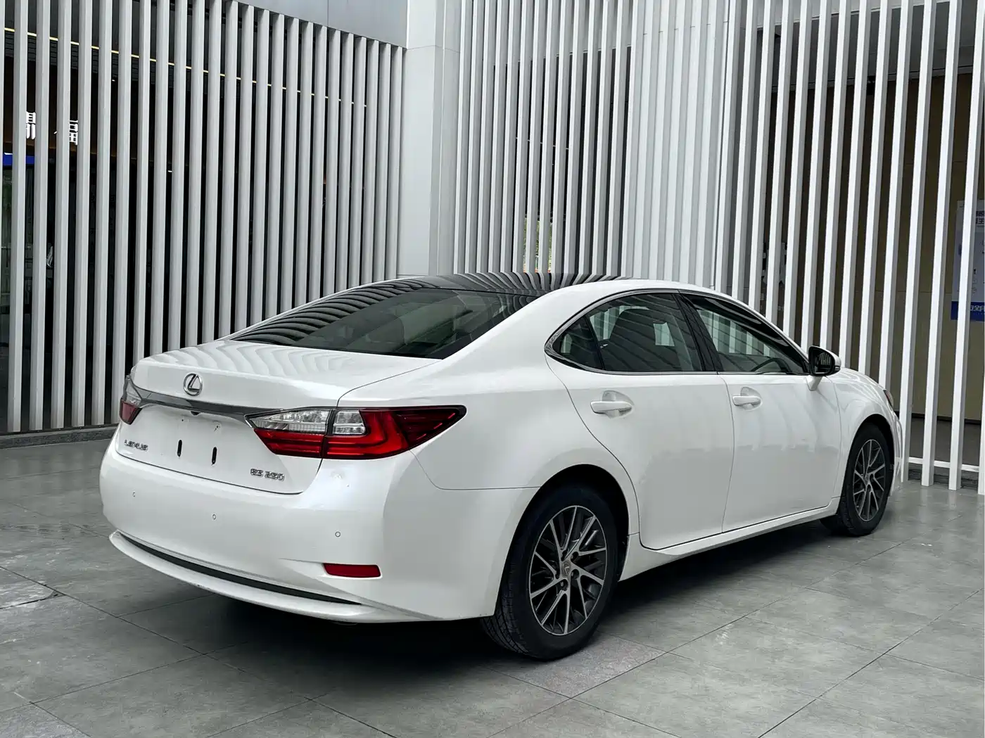 Lexus ES 2015 250 Luxury Edition фото 4