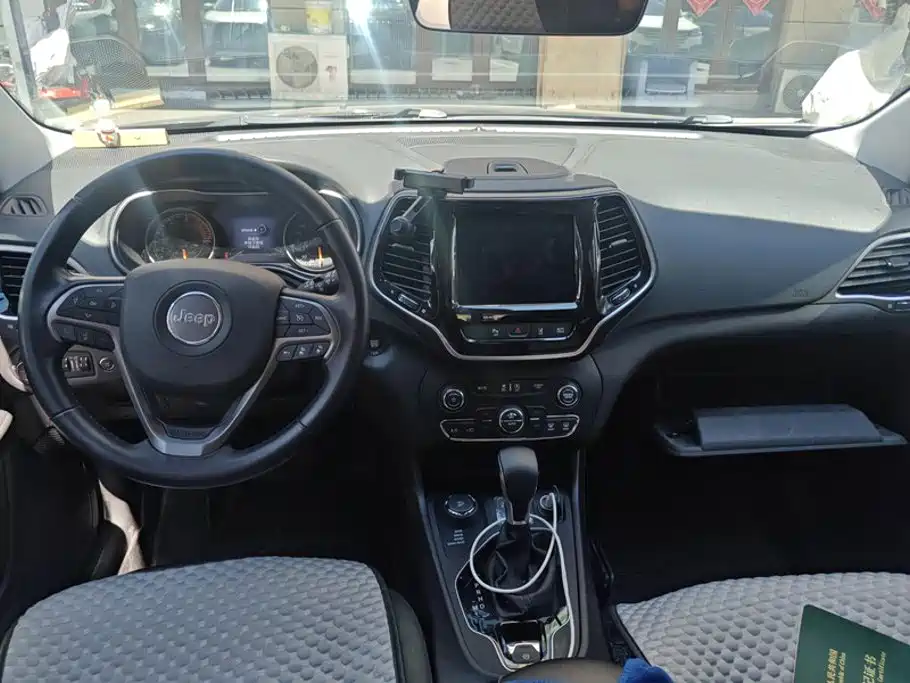 Jeep Cherokee 2021 2020 2.0T AWD Luxury Edition