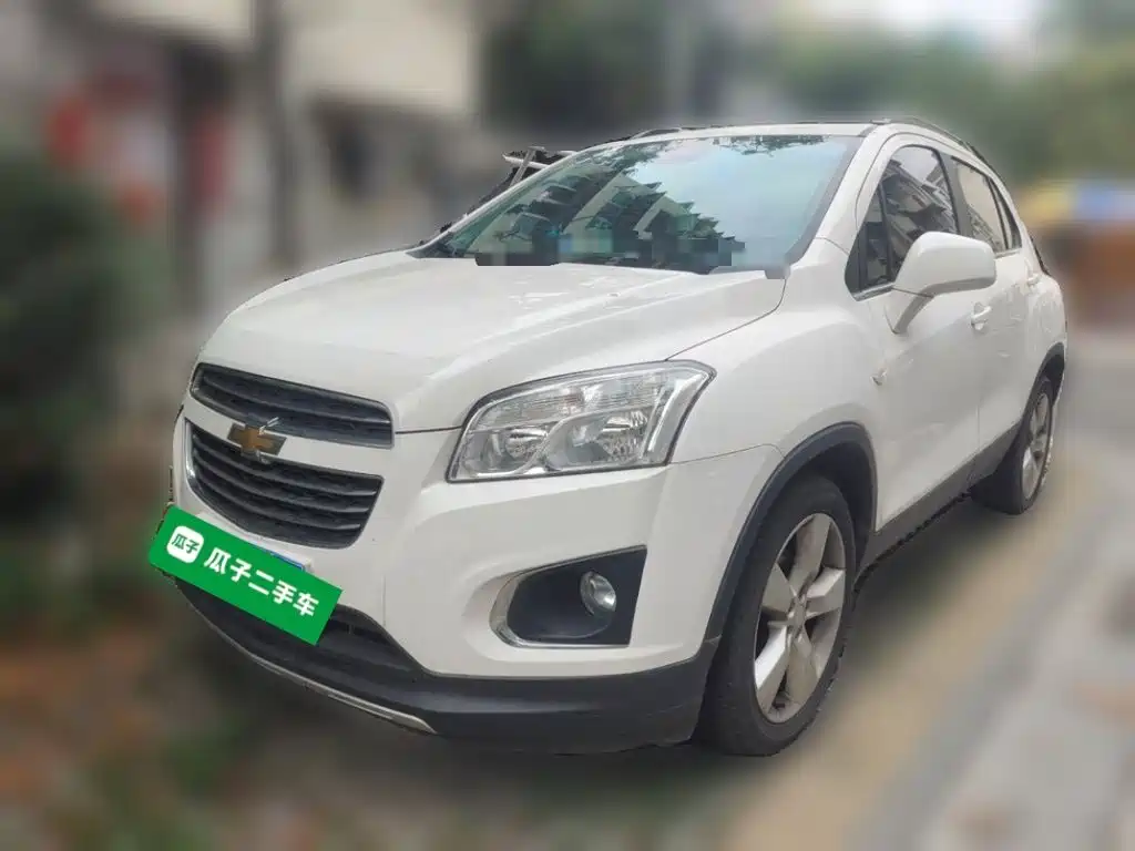 Photo 2 - Chevrolet Trax