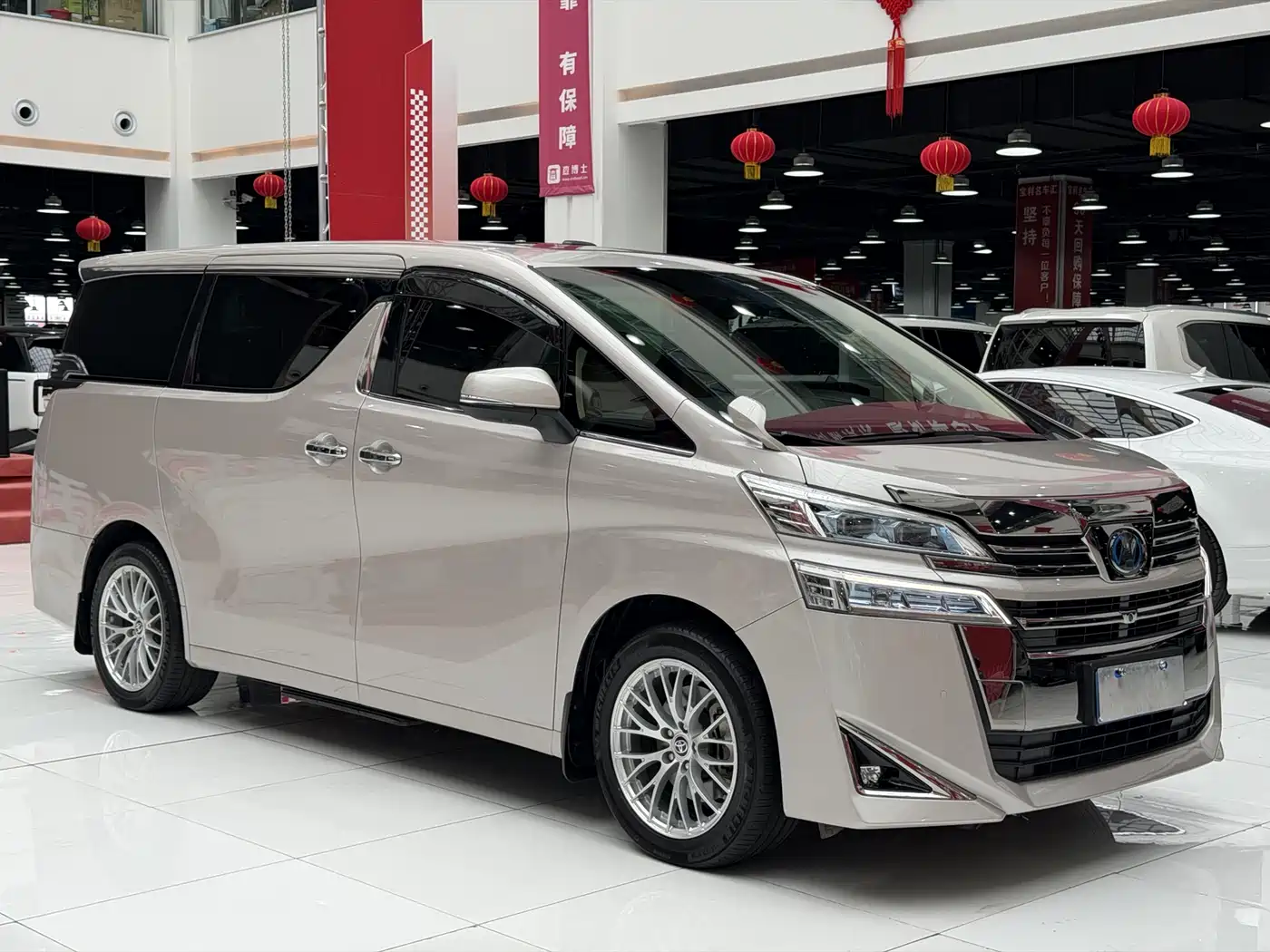 Toyota Vellfire 2019 Hybrid 2.5L HV Premium Edition фото 3