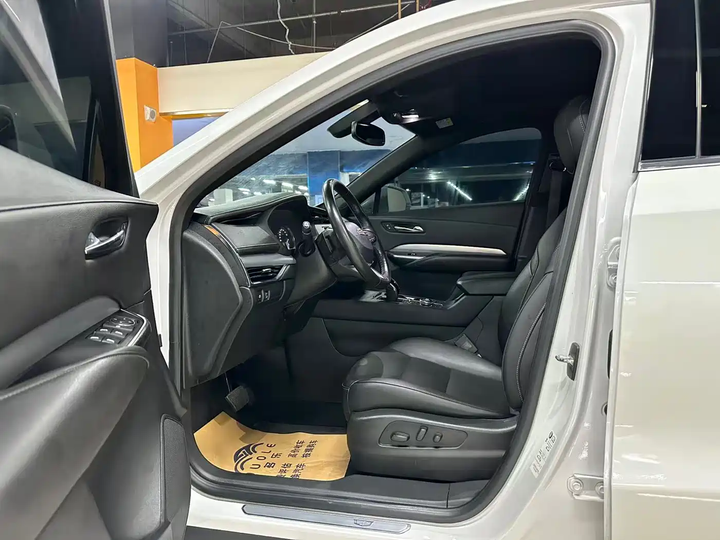 Cadillac XT4 2020 28T FWD Leading Trim фото 5