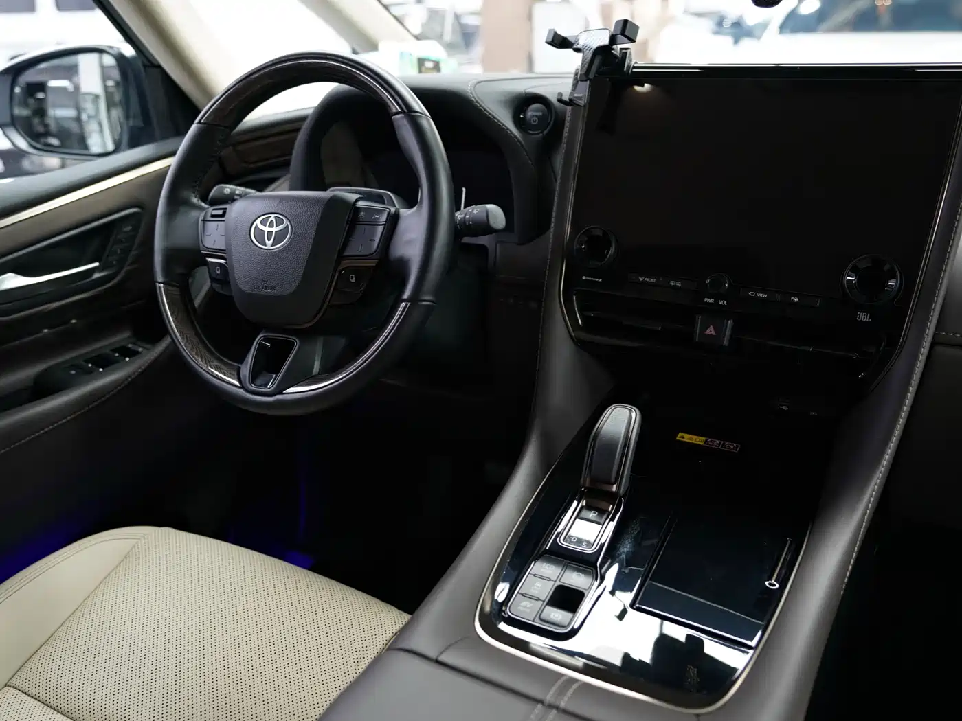 Toyota Alphard 2024 Hybrid 2.5L Ultimate Enjoyment Edition фото 12