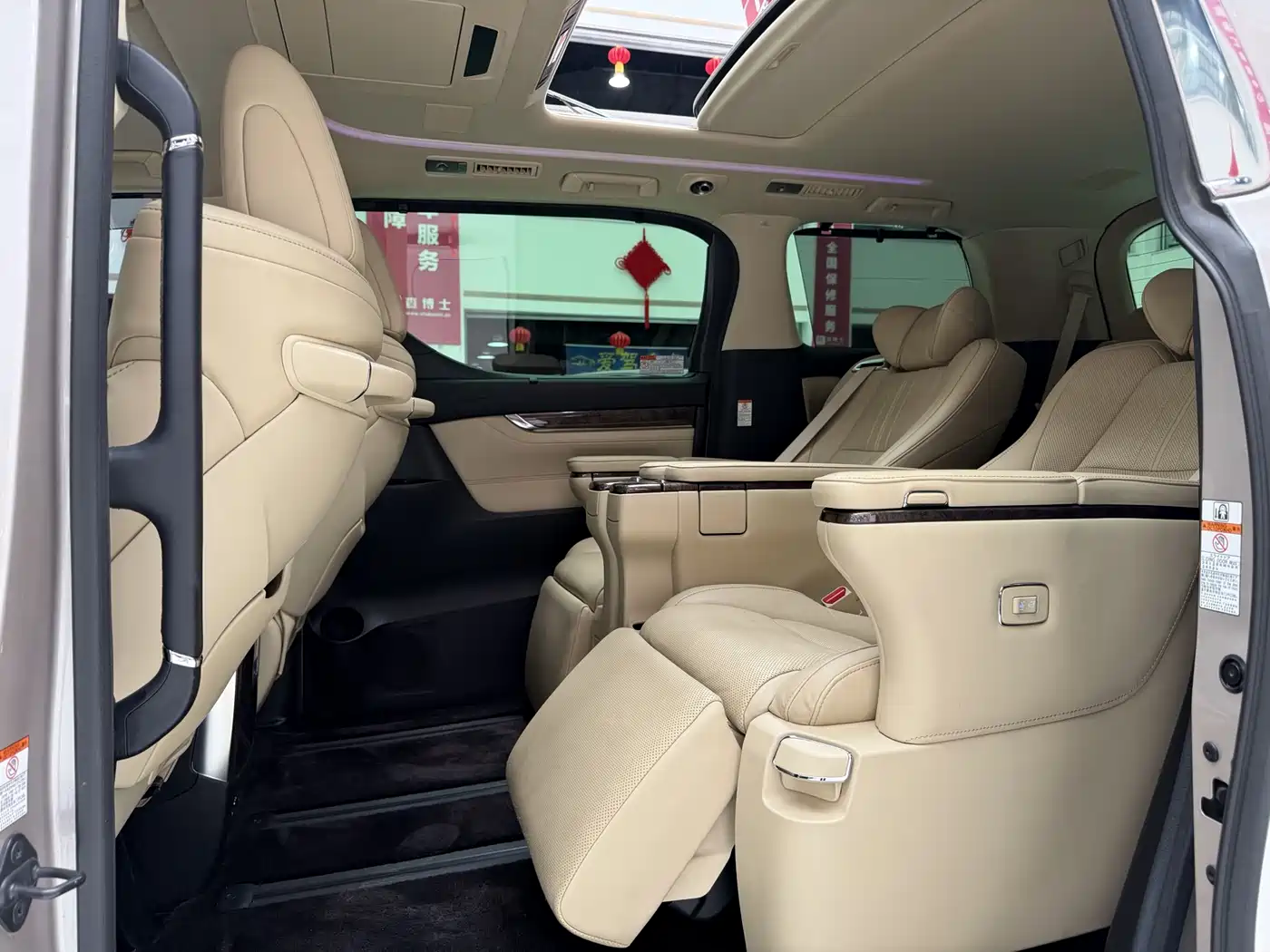Toyota Vellfire 2019 Hybrid 2.5L HV Premium Edition фото 4