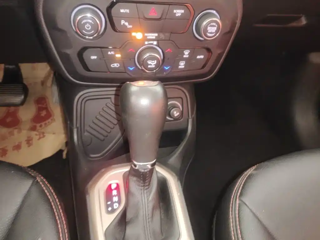 Jeep Renegade 2019 2018 Connected Large Screen Edition 180T Automatic Power