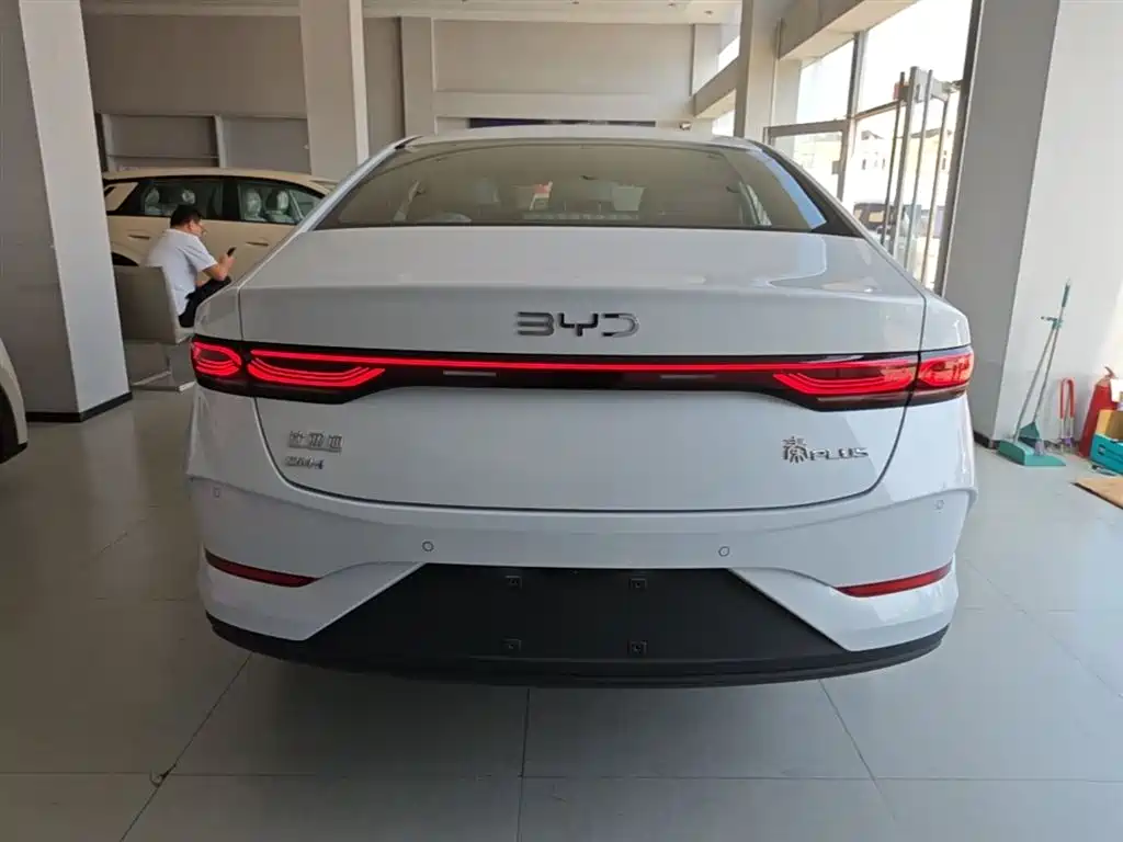 BYD Qin PLUS 2026 DM-i Smart Edition 128KM Progressive фото 6