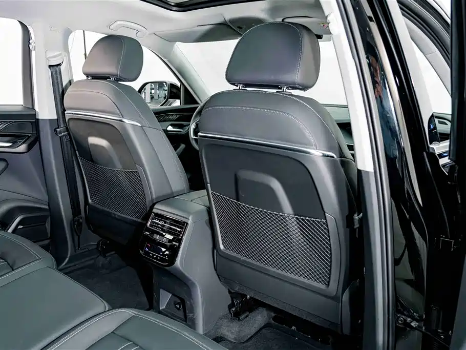 Audi Q6 2025 40 TFSI quattro Commemorative Edition Yulin Package 7-Seater фото 18
