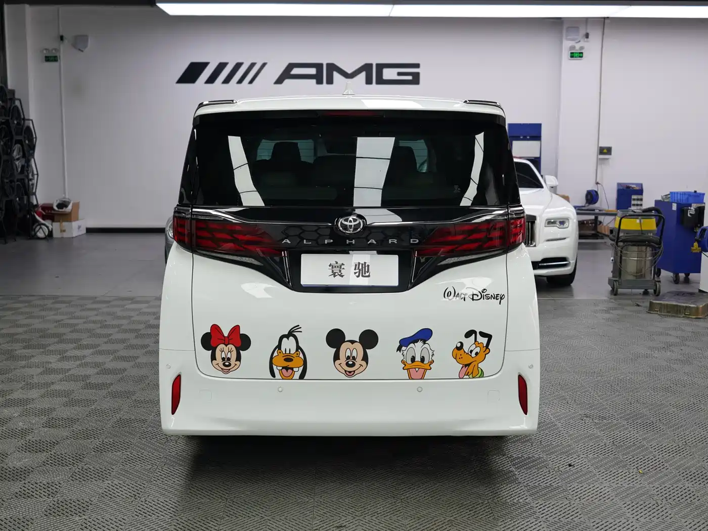 Toyota Alphard 2024 Hybrid 2.5L Ultimate Enjoyment Edition фото 5