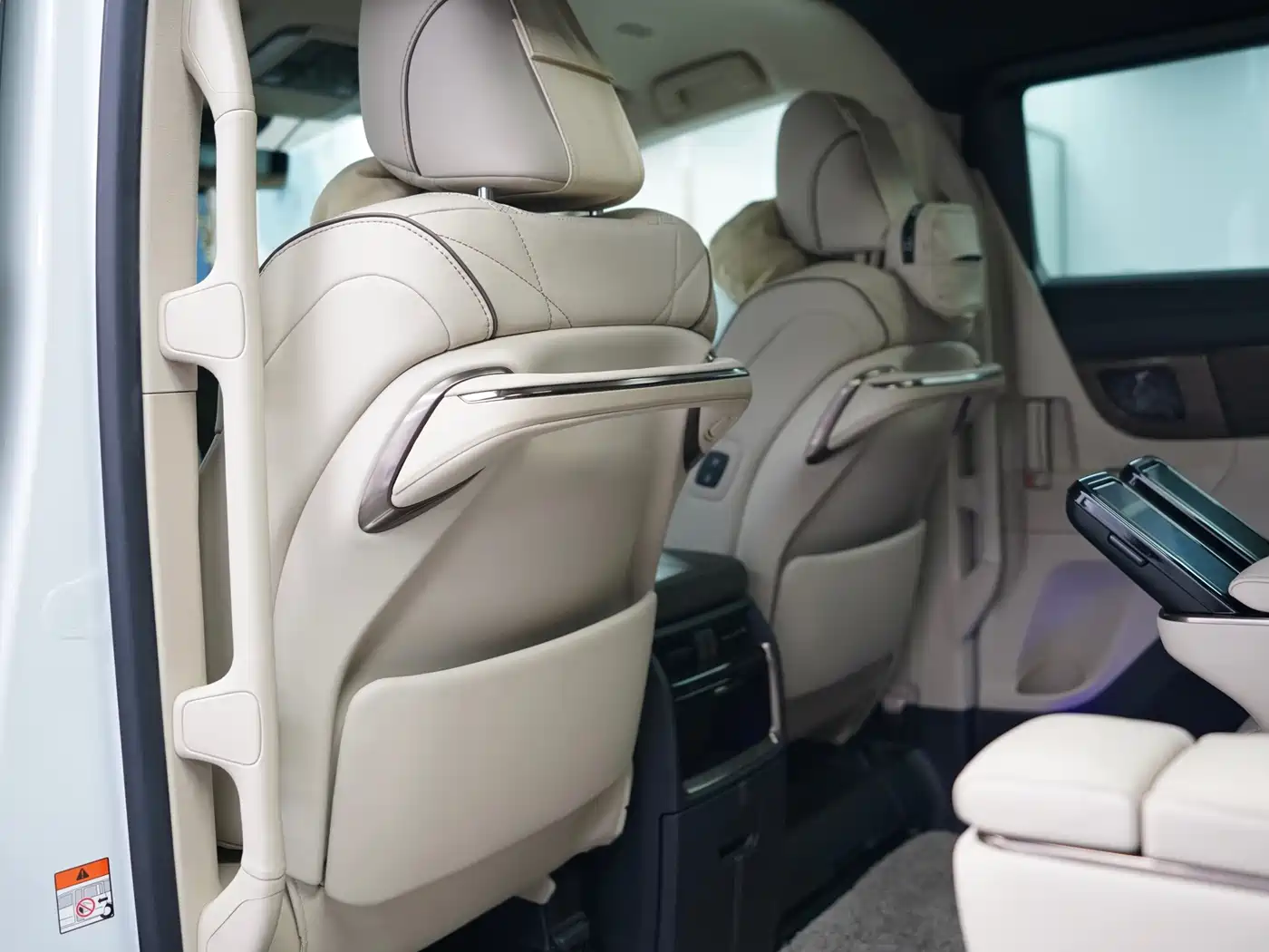 Toyota Alphard 2024 Hybrid 2.5L Ultimate Enjoyment Edition фото 9