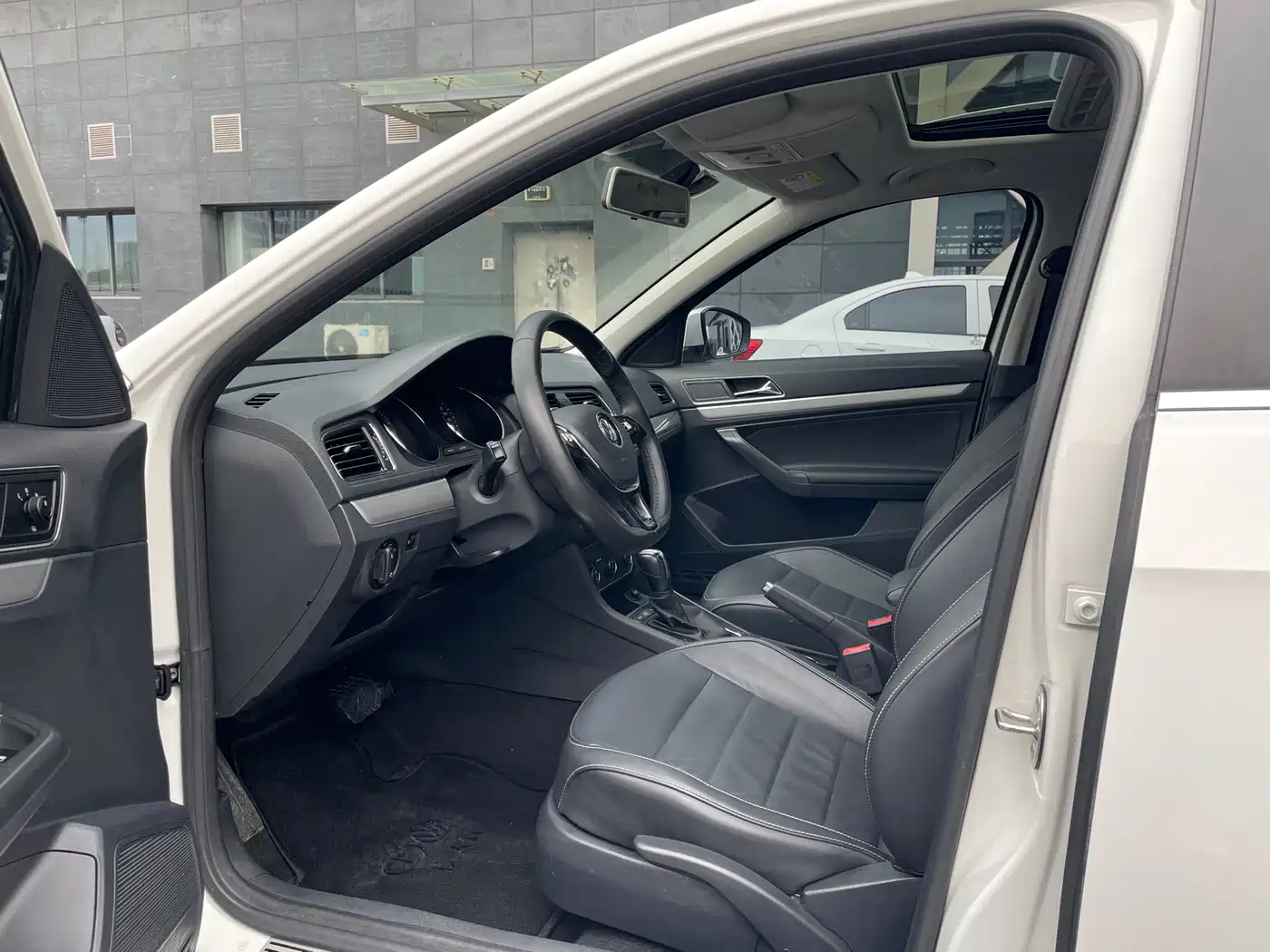 Volkswagen Lavida Tour 2017 180TSI DSG Comfort Edition фото 6