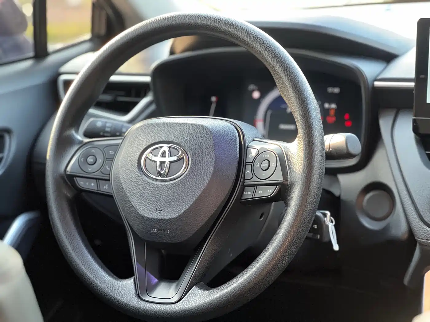 Toyota Corolla Cross 2023 2.0L Pioneer Edition фото 13