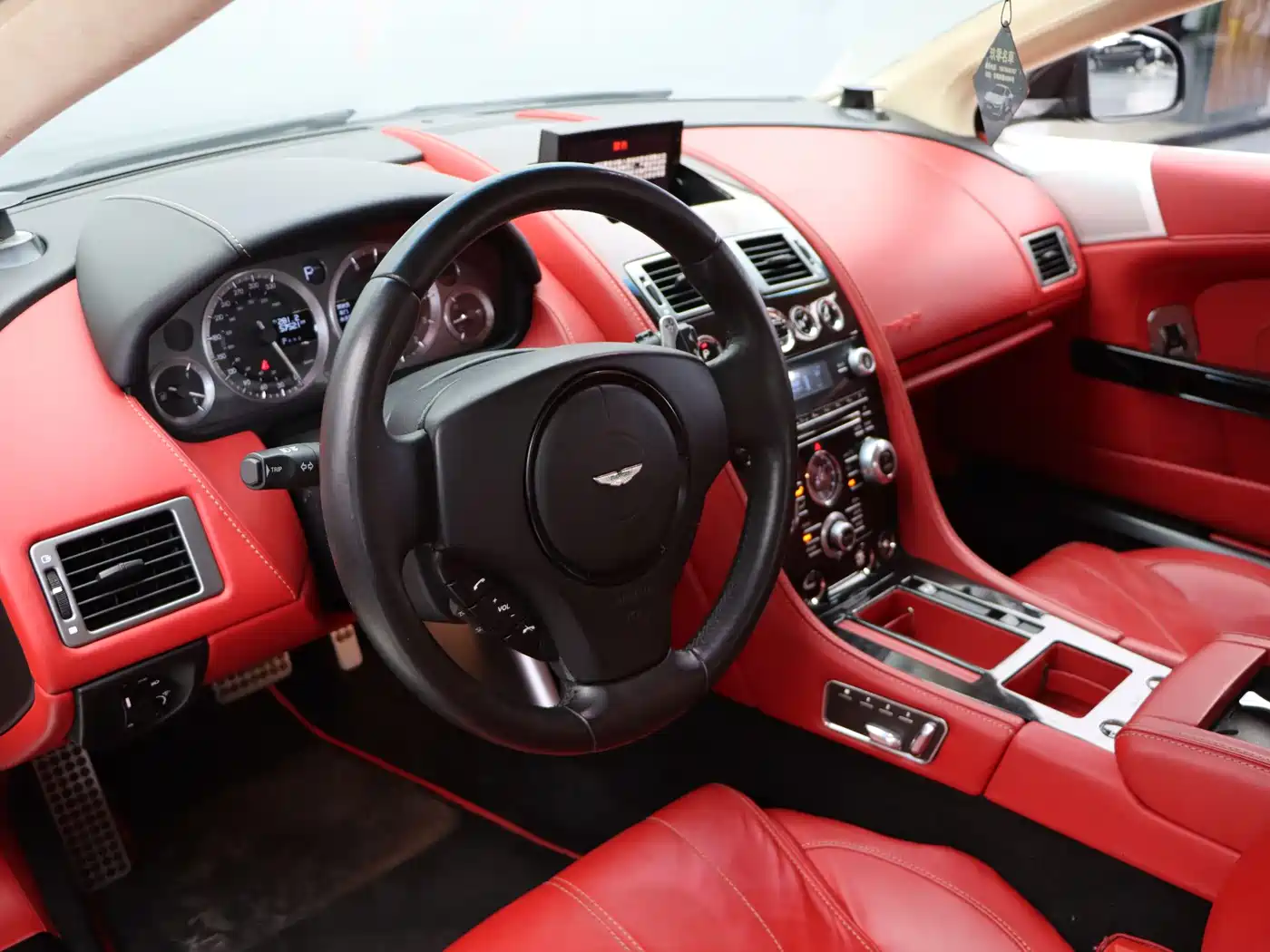 Aston Martin Virage 2012 6.0 Coupe фото 11