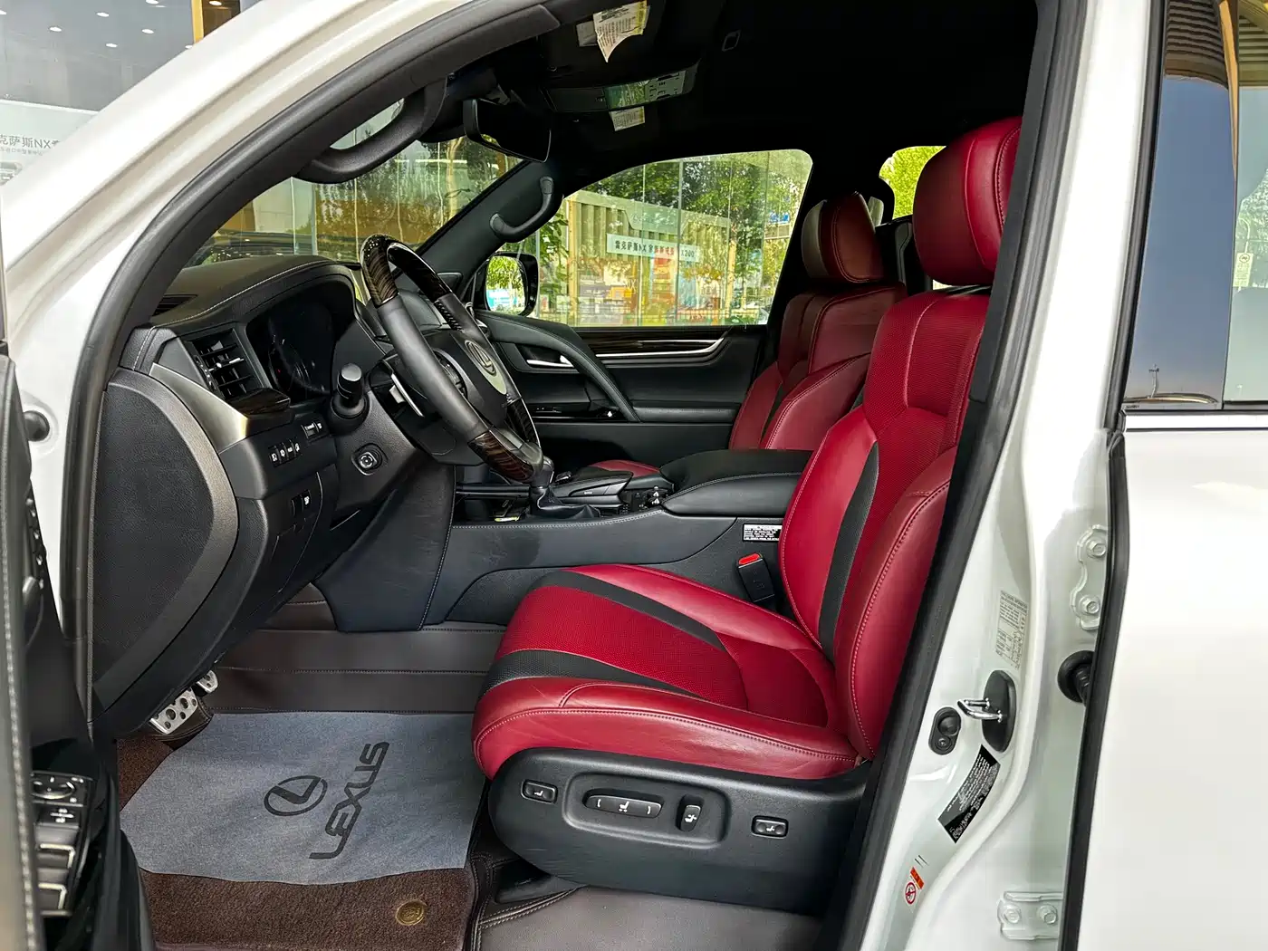Lexus LX 2019 570 Peak Special Edition фото 6