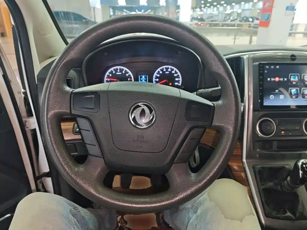 Dongfeng Fengxing Lingzhi PLUS 2021 2021 2.0L Manual Comfort 7-Seater