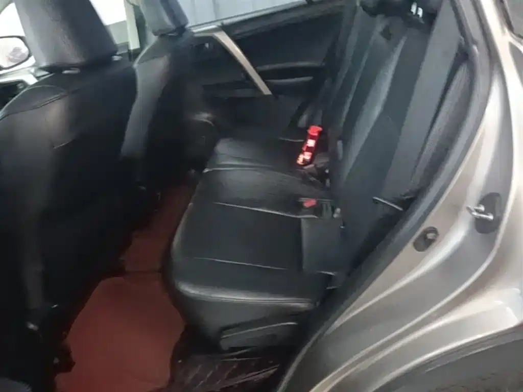 Toyota RAV4 Rongfang 2015 2.0L CVT 2WD Trend Edition фото 17