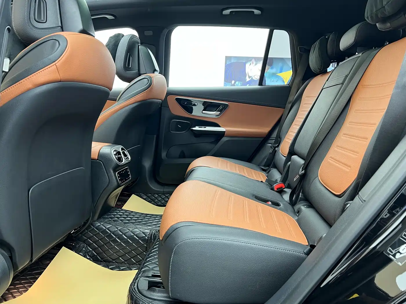 Mercedes-Benz GLC 2023 Facelift GLC 260 L 4MATIC Sport 7-Seater фото 25