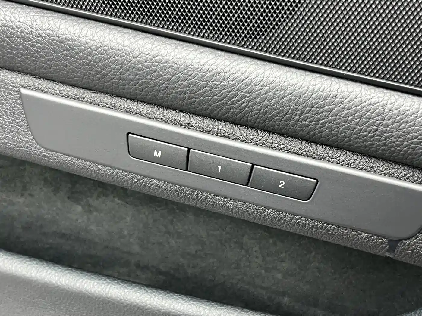 BMW 5 Series 2011 535Li Leading фото 10