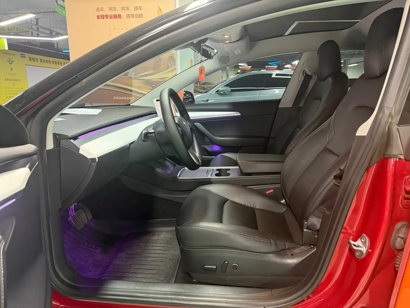 Фото 10 - Tesla Model 3