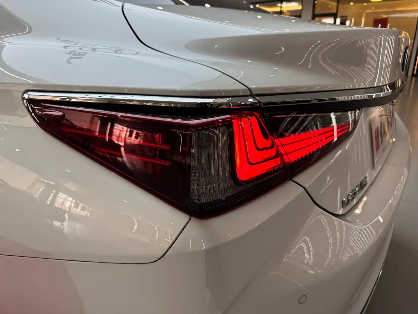 Lexus ES 2023 200 Excellence Edition фото 37