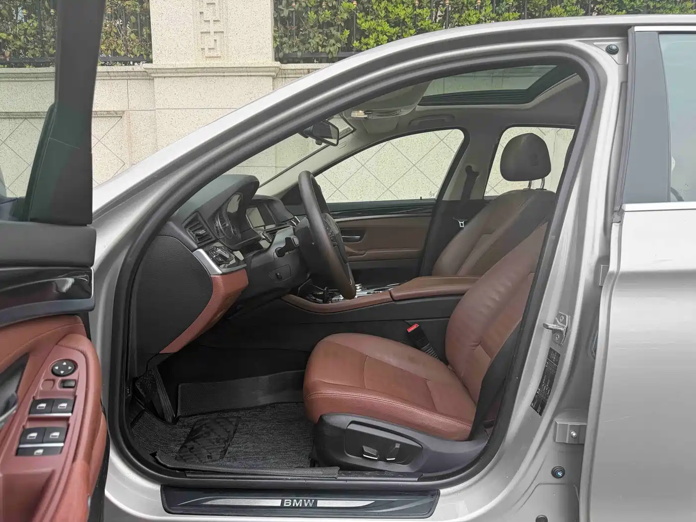 BMW 5 Series (Import) 2014 520i Classic фото 6