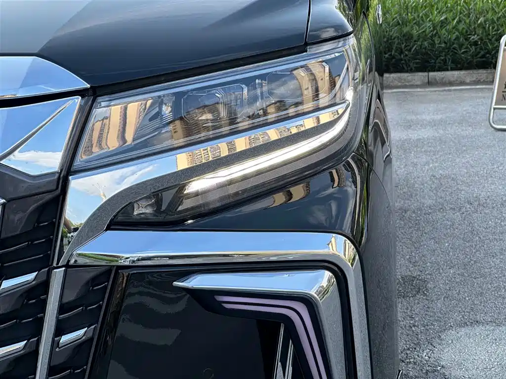 Toyota Alphard 2021 Hybrid 2.5L Premium фото 32