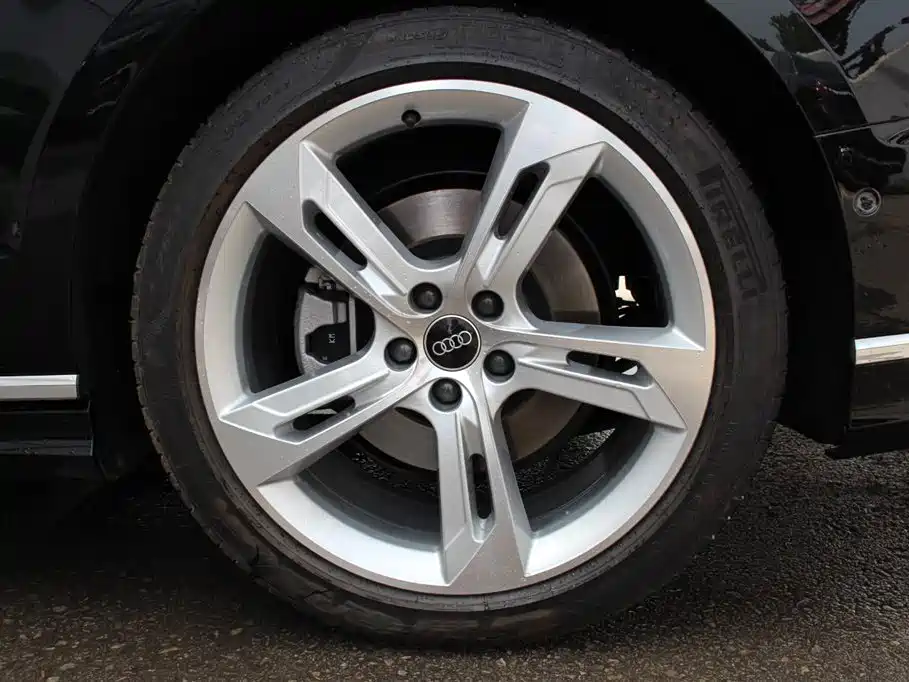 Audi A8 2023 A8L 50 TFSI quattro Exclusive фото 11