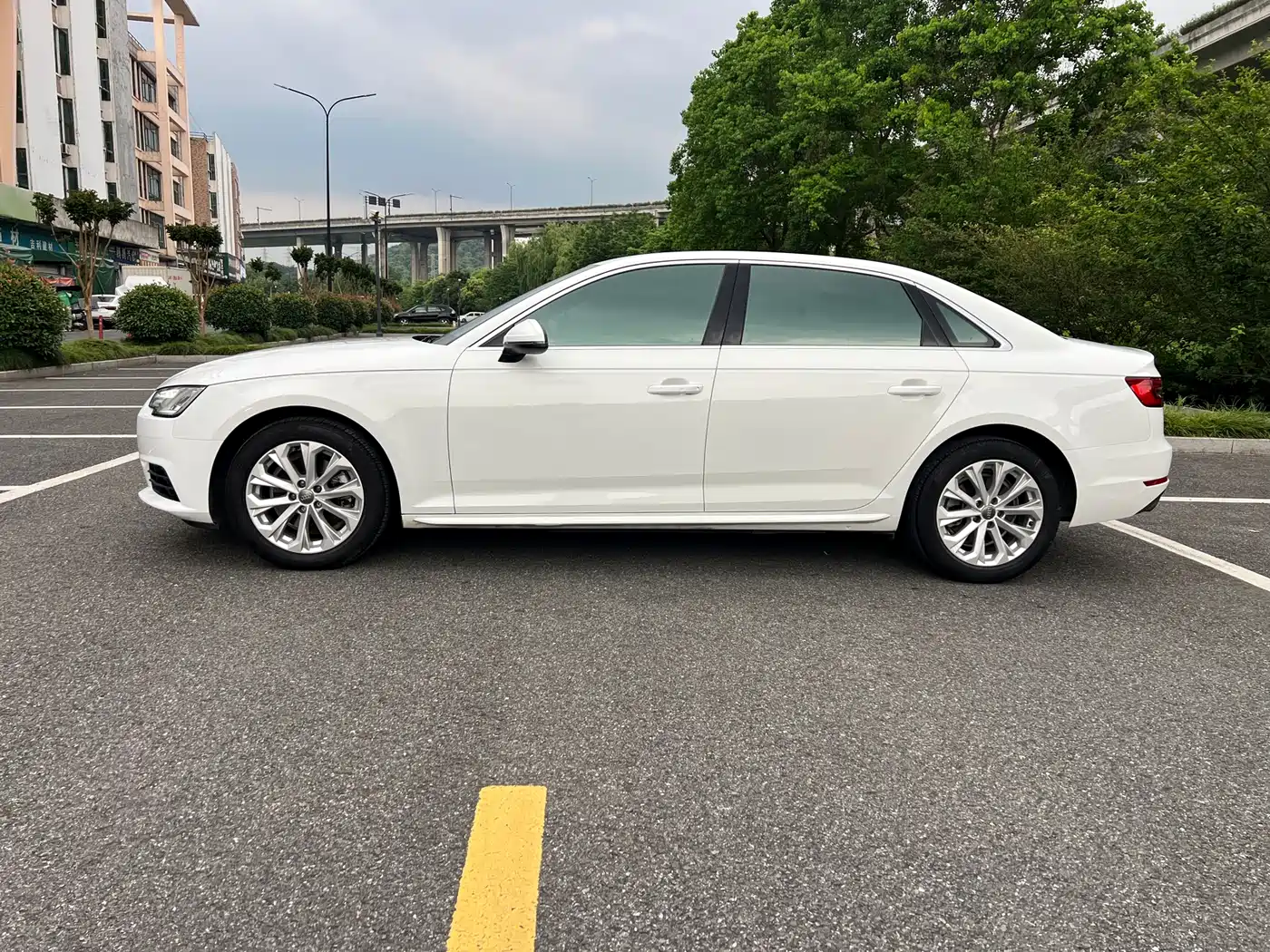 Audi A4L 2017 40 TFSI Progressive фото 4