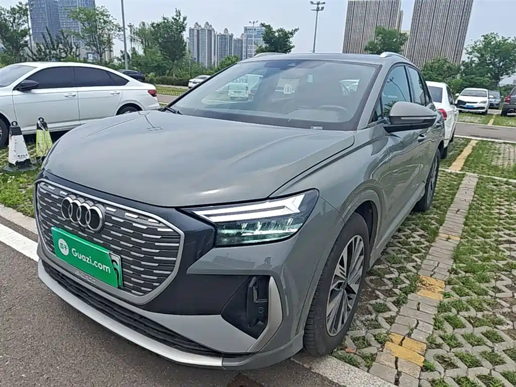 Audi Q4 e-tron 2024 40 e-tron Pioneer Edition