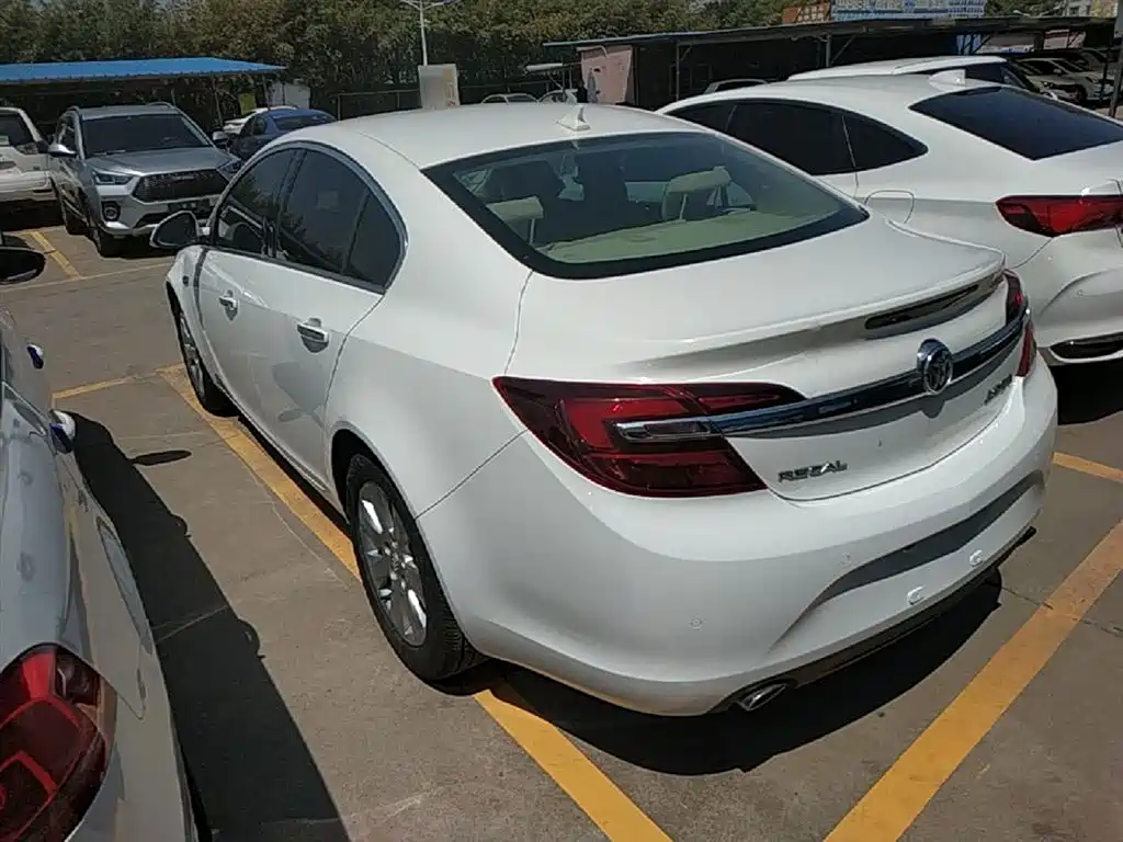 Buick Regal 2015 2.0L Elite Fashion Model фото 5