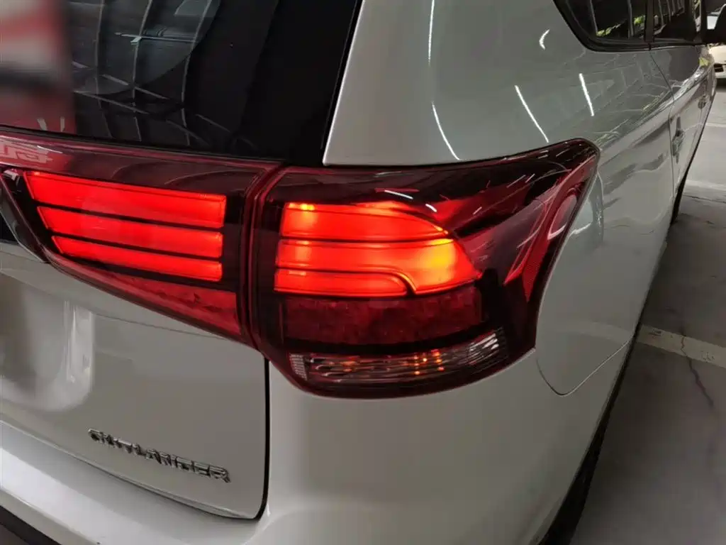 Mitsubishi Outlander 2018 2.0L 2WD Glory Edition 5-seater фото 24