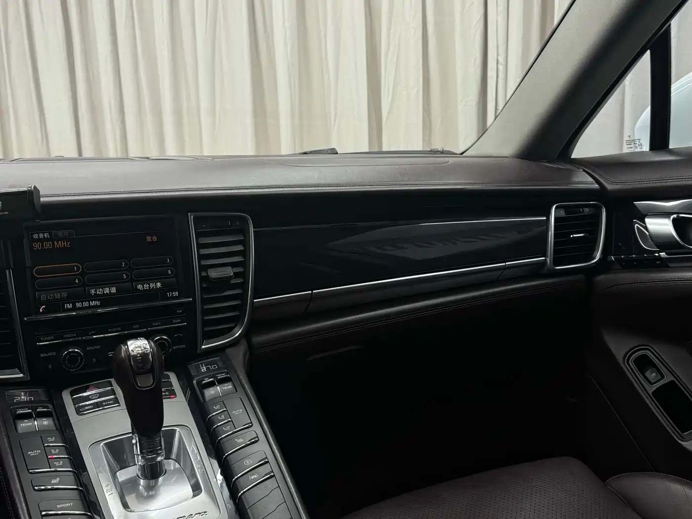 Porsche Panamera 2014 Panamera 4 3.0T фото 17