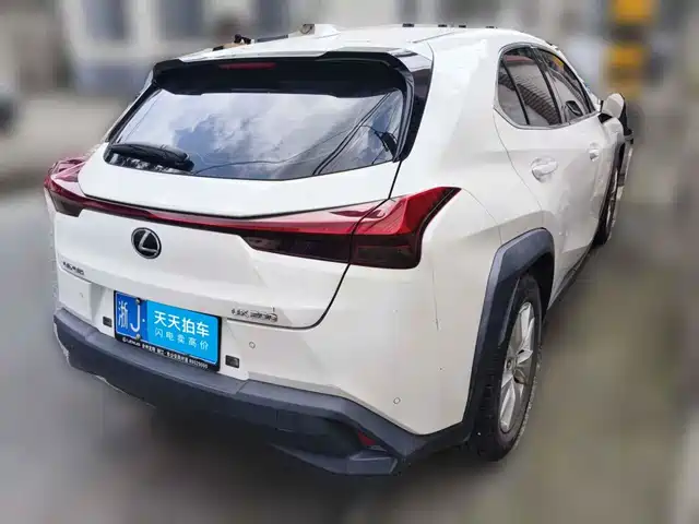 Lexus UX 2020 200 Special Edition — фото 2