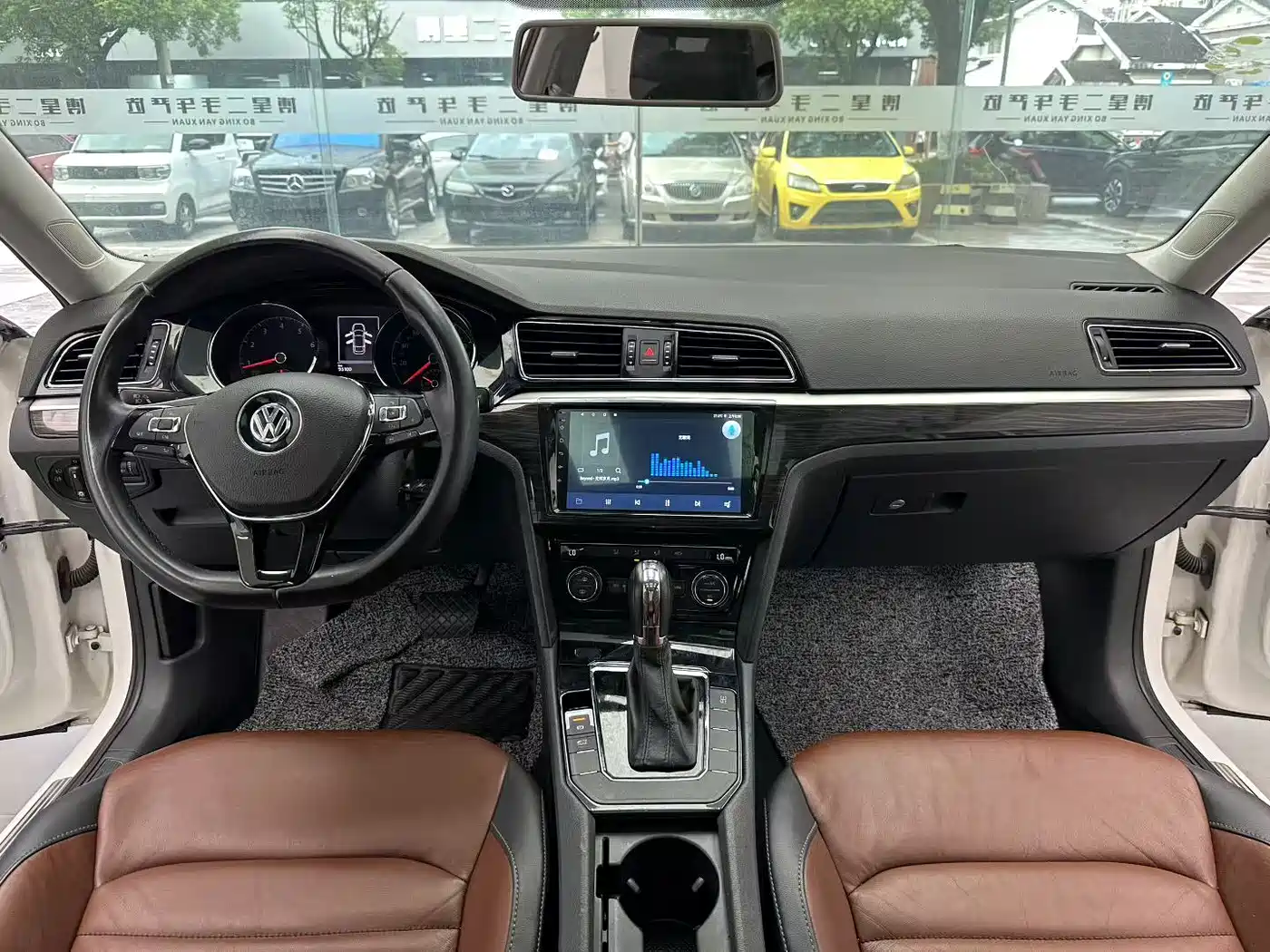 Volkswagen Lamando 2015 330TSI DSG Comfort фото 8