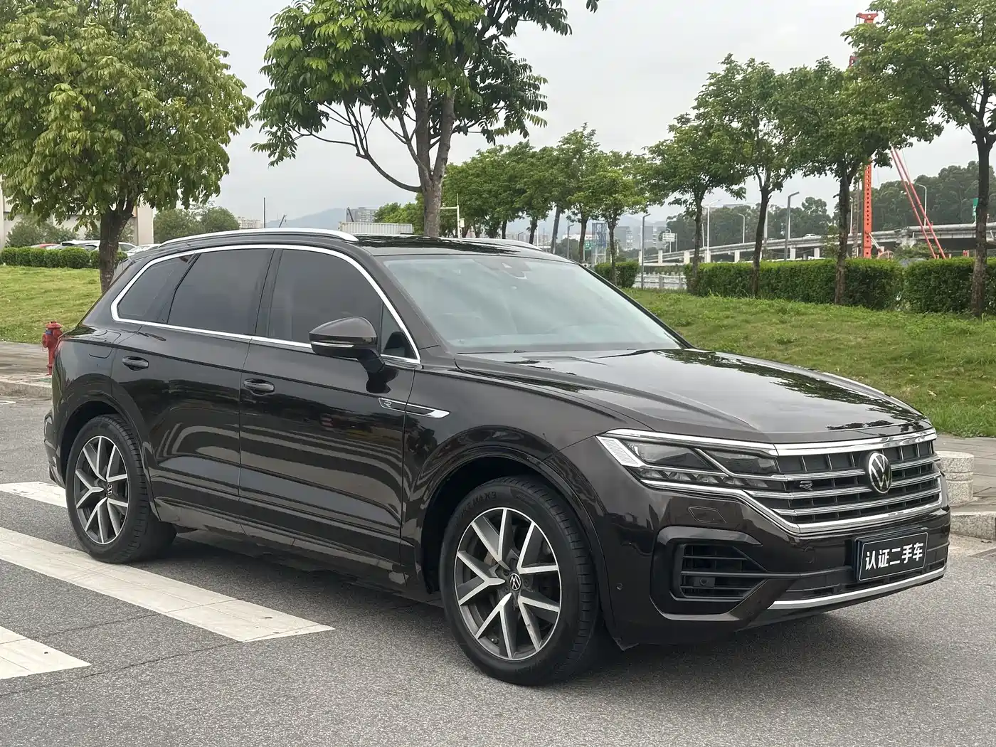 VOLKSWAGEN TOUAREG