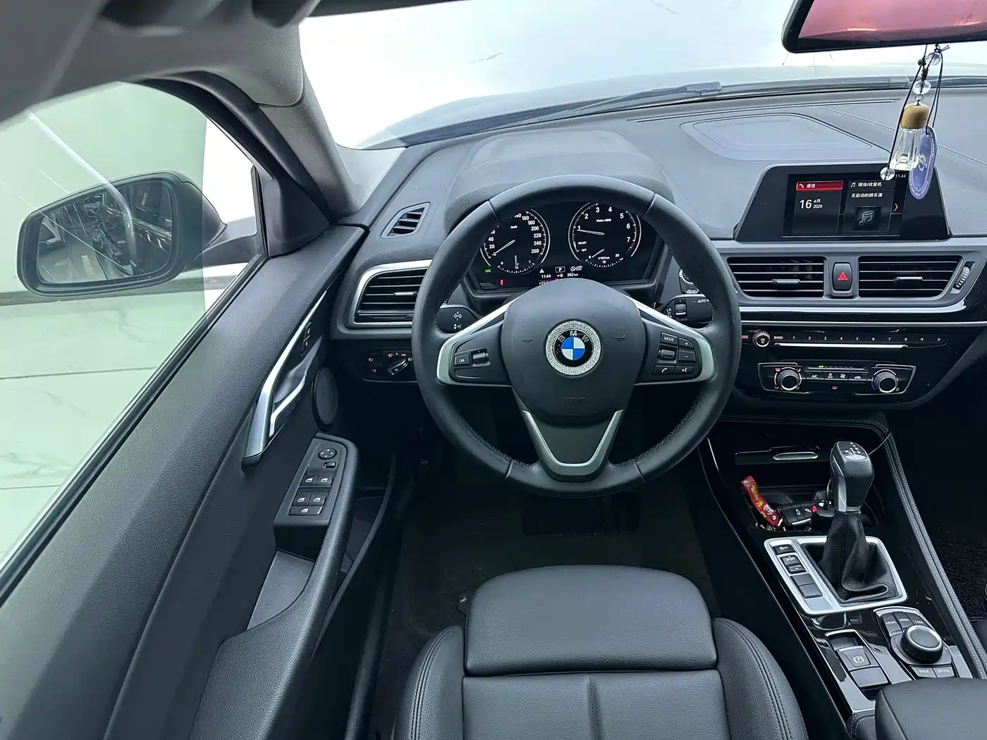 BMW 1 Series 2018 118i Sport Edition фото 17