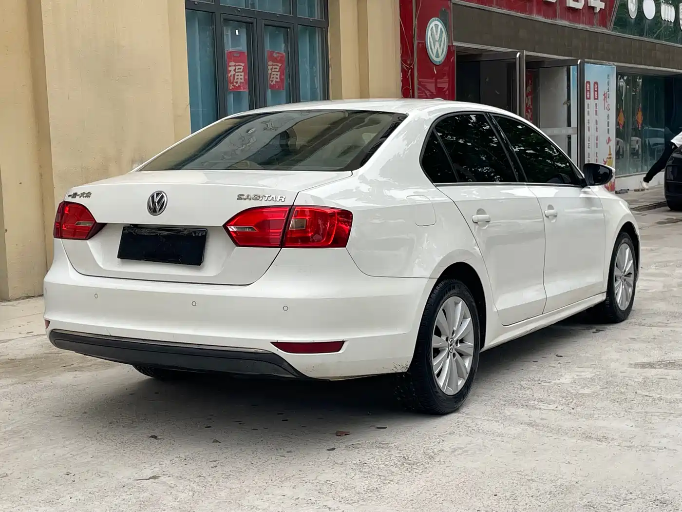 Volkswagen Sagitar 2014 Facelift 1.6L Automatic Comfort фото 5