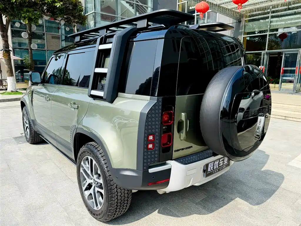 Land Rover Defender 2023 Model 110 3.0T P400 Dark Special Edition фото 3