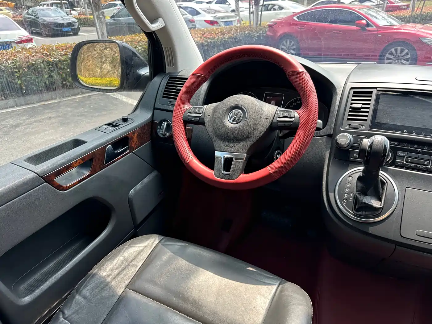 Volkswagen Multivan 2012 2.0TSI 2WD Luxury Edition фото 17
