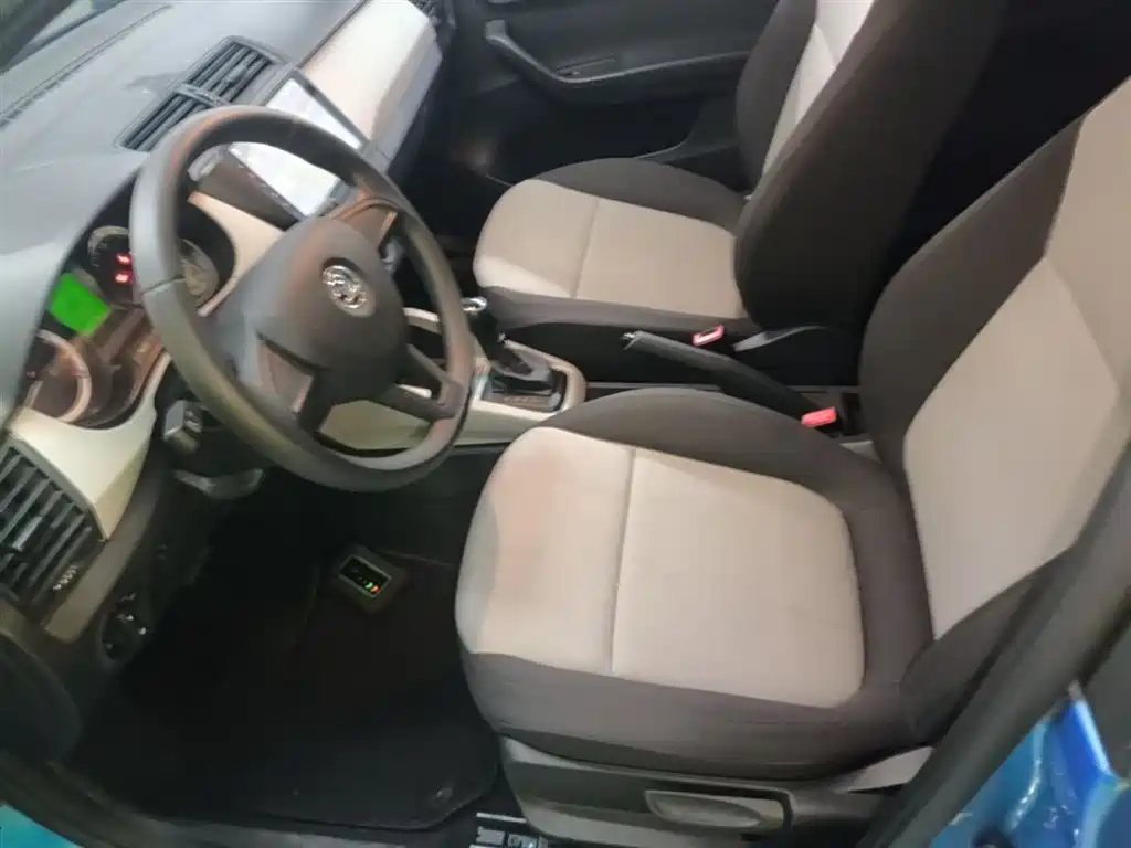 Škoda Fabia 2017 1.4L Auto Car Enjoy Edition фото 15