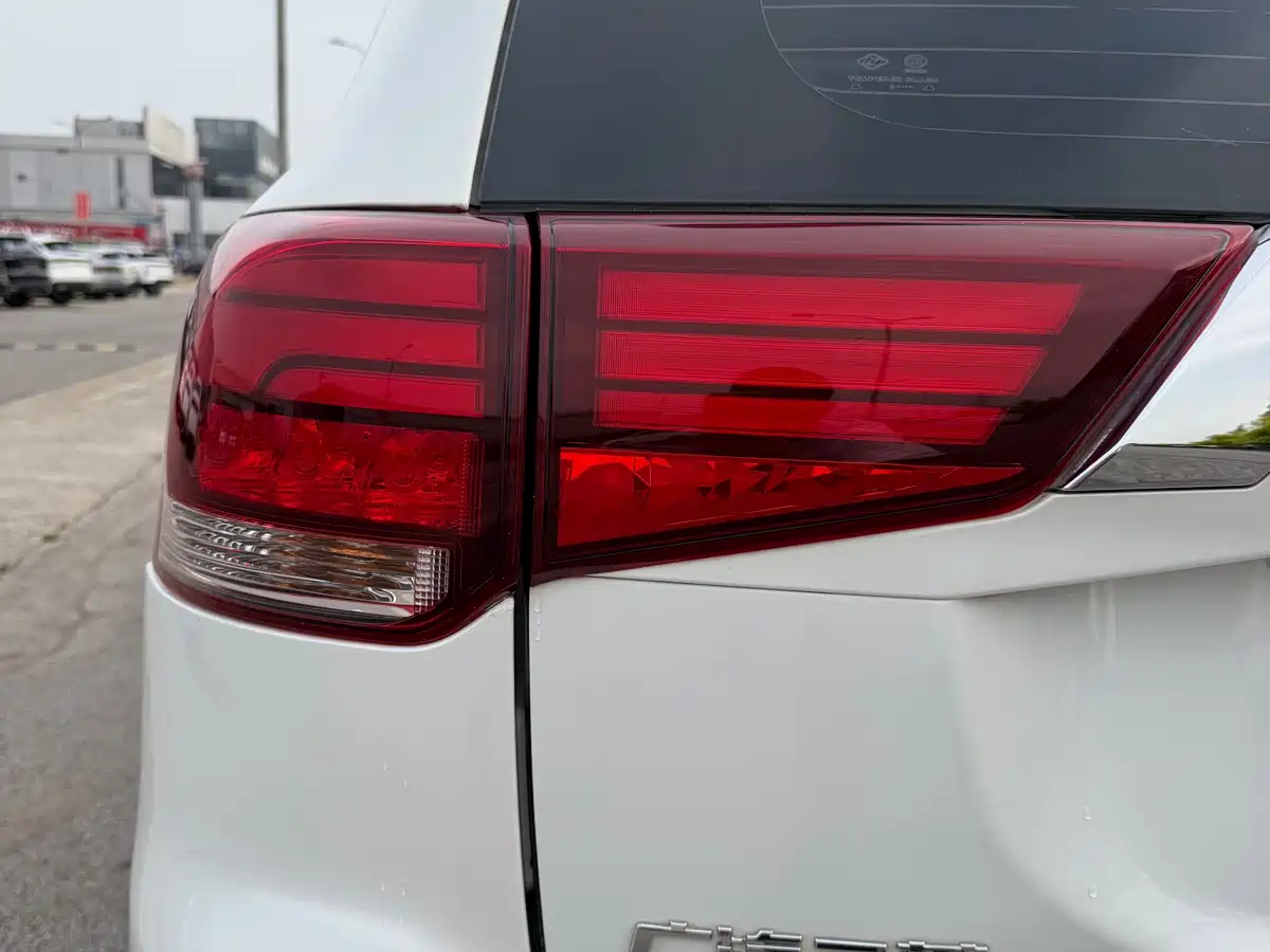 Mitsubishi Outlander 2018 2.4L 4WD Elite Edition 5-seater фото 37
