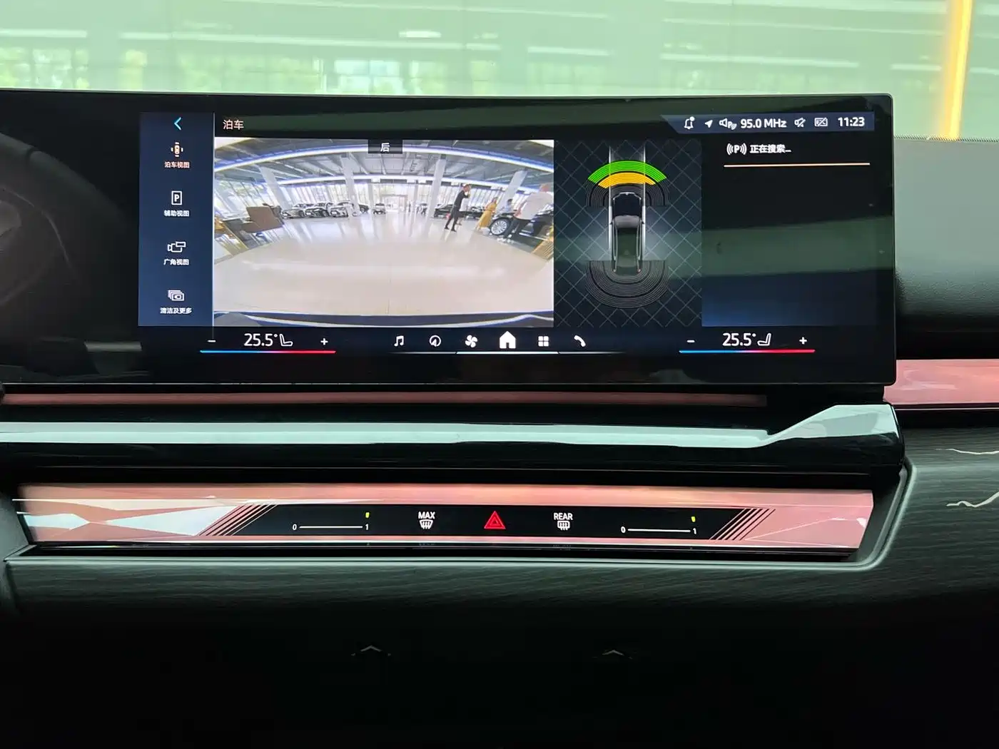 BMW 5 Series 2026 525Li M Sport Package фото 13