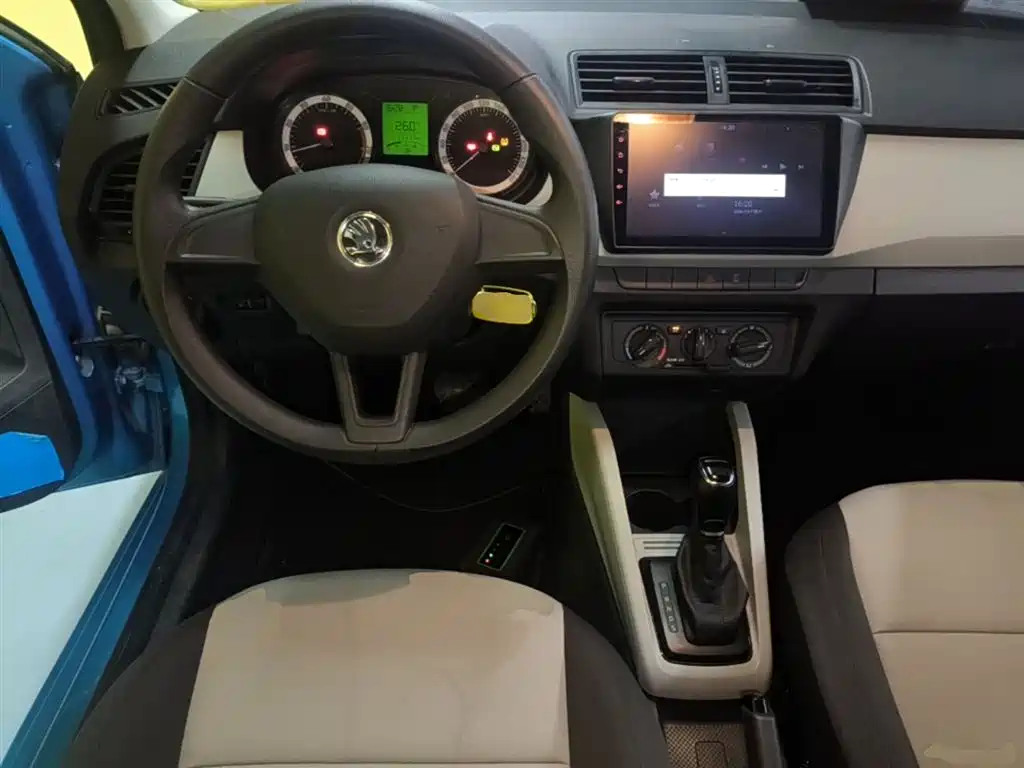 Škoda Fabia 2017 1.4L Auto Car Enjoy Edition фото 10