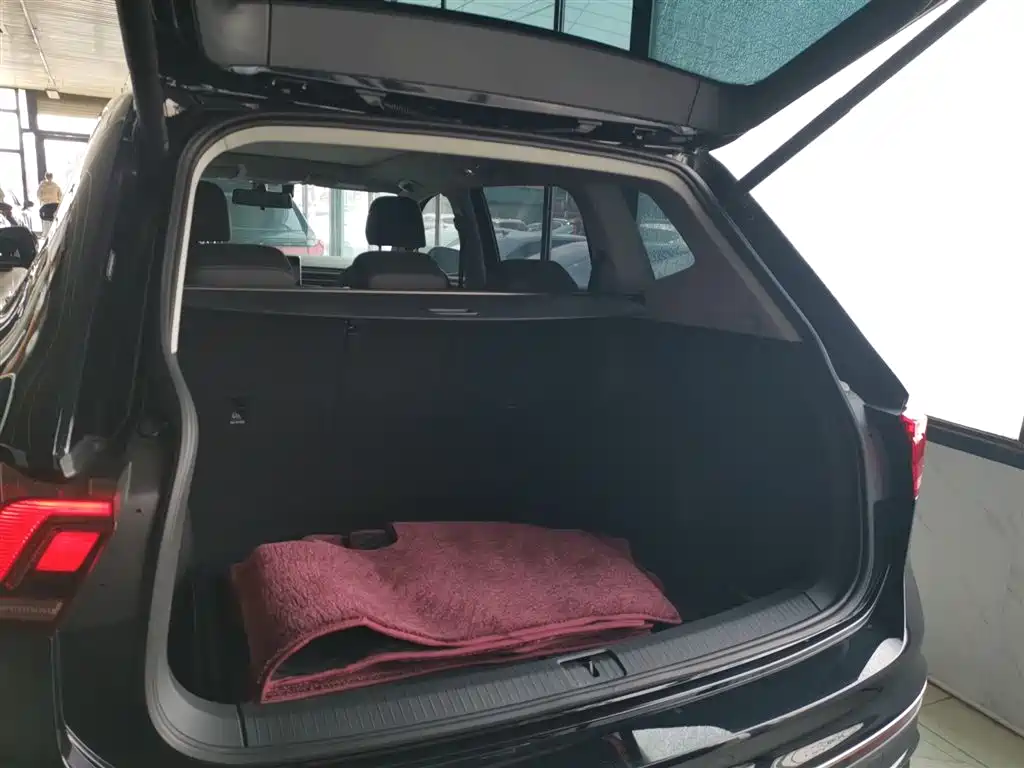 Volkswagen Tiguan L 2025 Model 300TSI Auto 2WD Dragon Edition фото 15