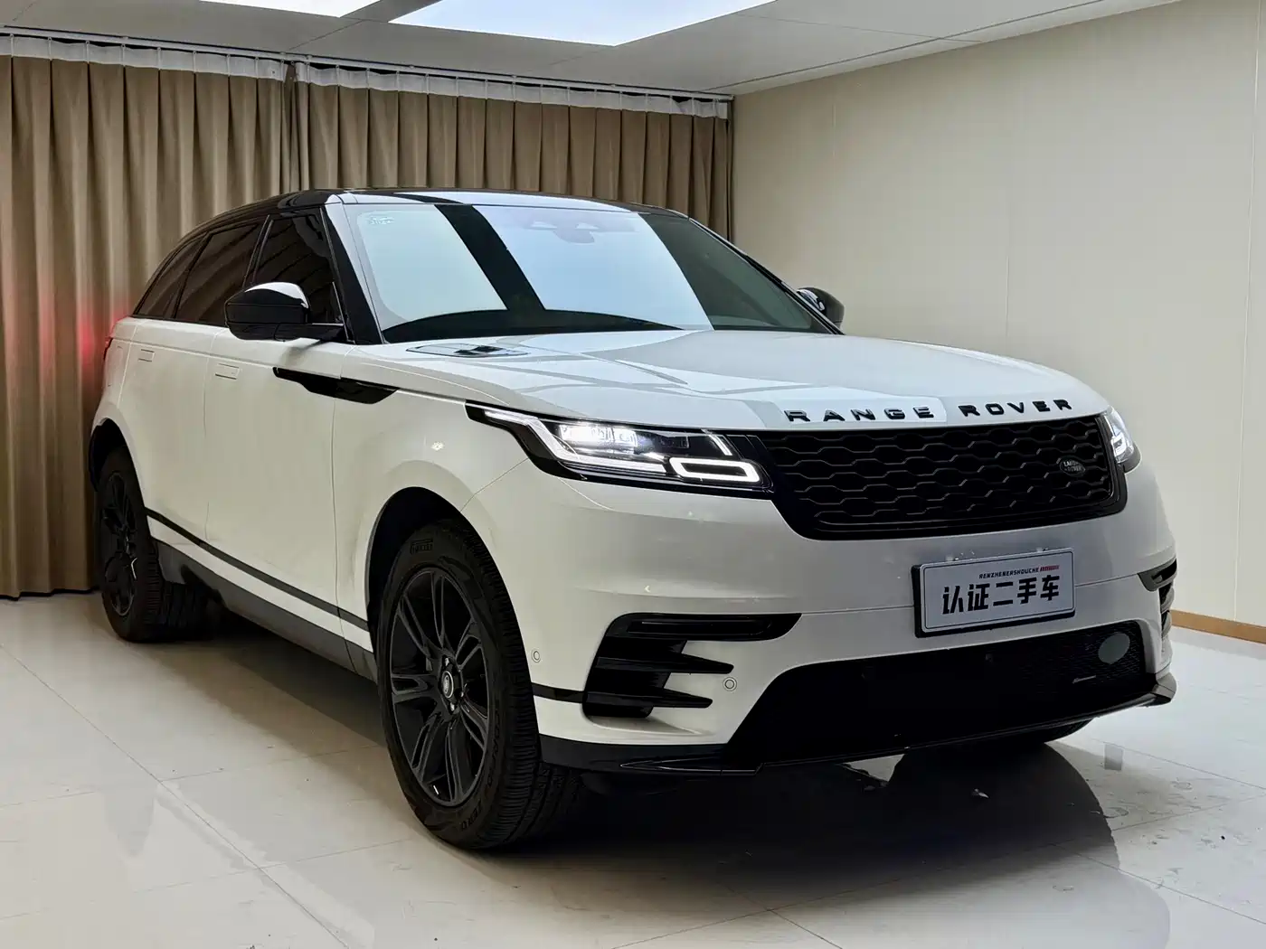 Land Rover Range Rover Velar 2022 2023 250PS Gloss Black Collector's Edition