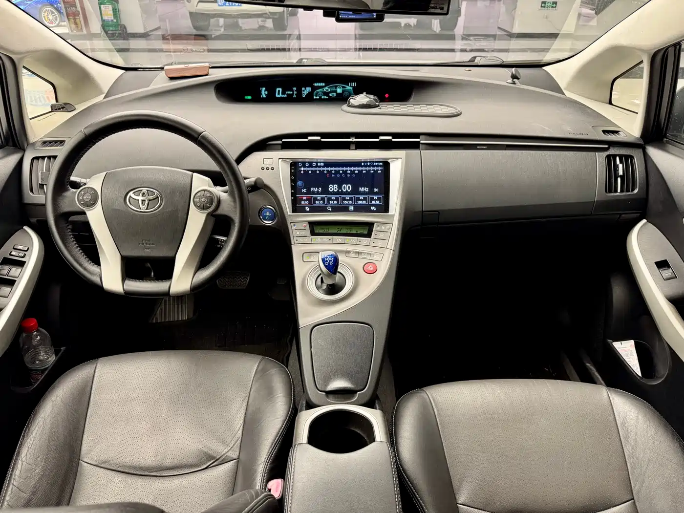 Toyota Prius 2012 1.8L Luxury фото 11