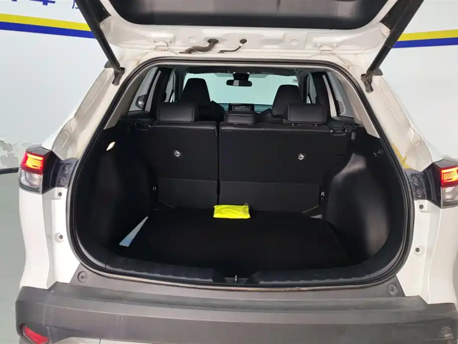 Toyota Frontlander 2022 2.0L CVT Luxury PLUS Edition фото 4