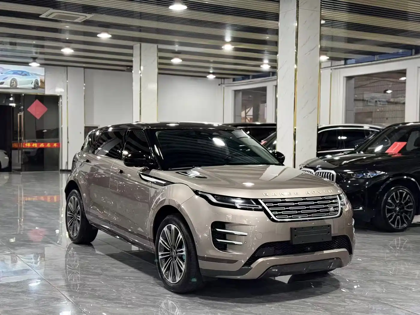 Land Rover Range Rover Evoque 2024 Range Rover Evoque L 249PS Condensed Light Limited Edition фото 3